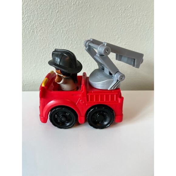 Fisher-Price Little People Pick-Up Truck and Fire Engine toy lot with Figures - Picture 6 of 9